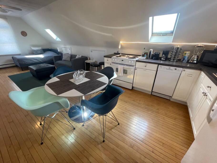 Cozy Condo With All Perks & Parking Close To Encore Casino Everett Exterior foto